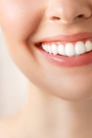 Quels sont les gestes à adopter pour avoir des dents saines et blanches